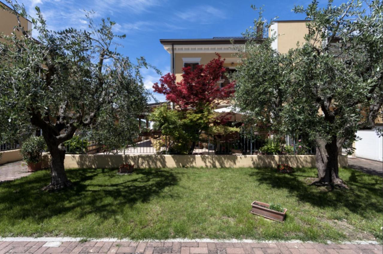 Relax In Collina Apartment Misano Adriatico Exterior photo